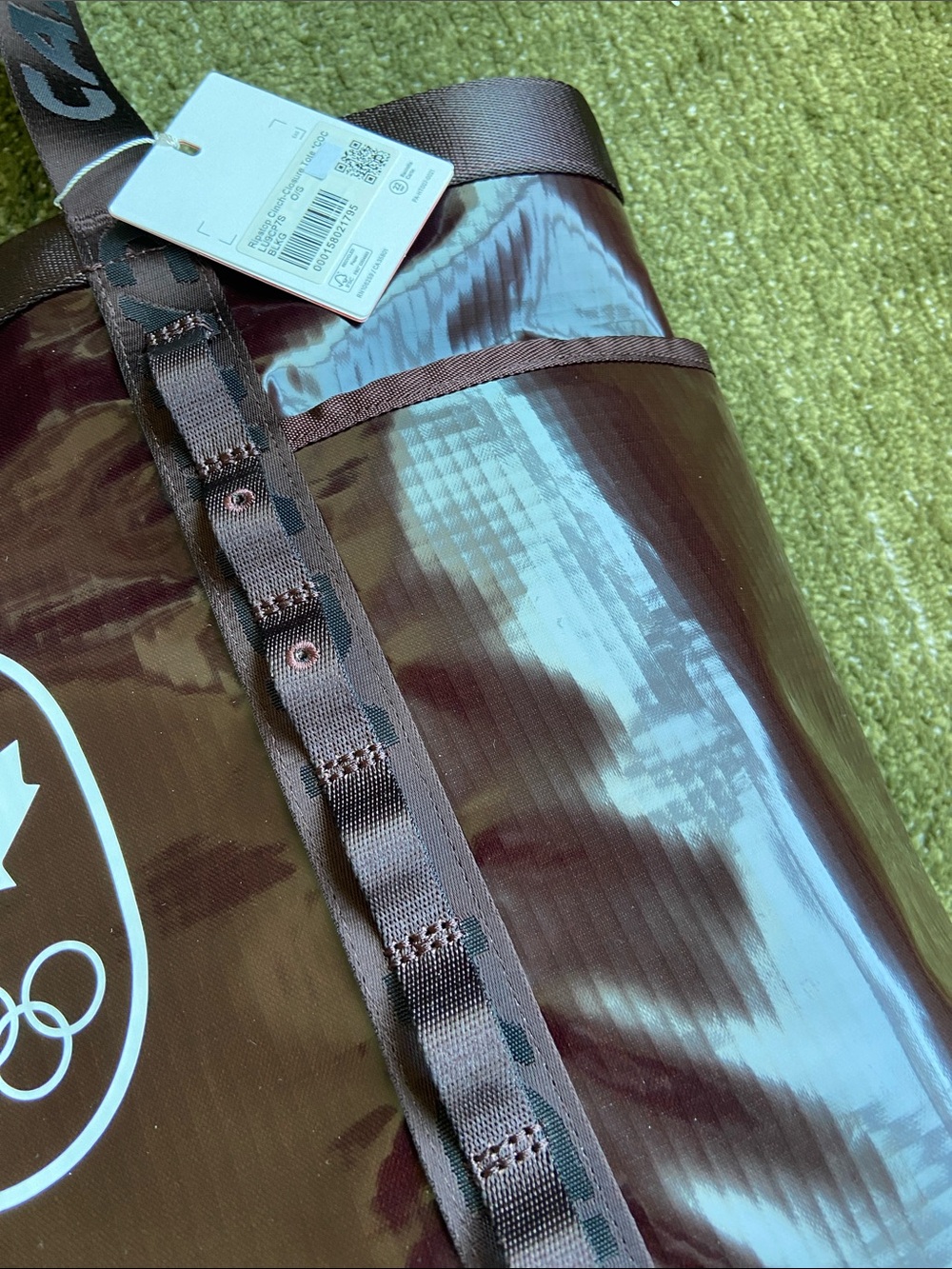 lululemon athletica Burgundy Glossy Olympic Maple Leaf Tote - Picture 4 of 7